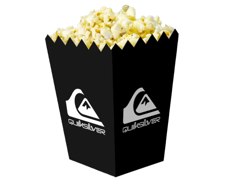 Sort popcornbæger med hvide Quiksilver-logoer