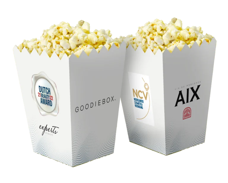 Hvide popcornbægre med forskellige logoer, blandt andet AIX
